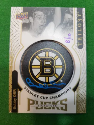 2017-18 Trilogy Stanley Cup Champions Signature Pucks - Bobby Orr 8/10 front