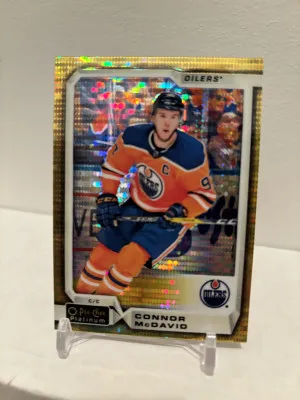2018-19 O-pee-chee Platinum Connor McDavid Seismic Gold /50 front