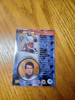 1997 Pacific Invincible Mike Richter Gold back