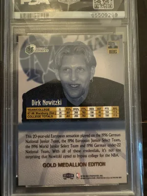 Dirk Nowitzki Ultra Gold Medallion RC back