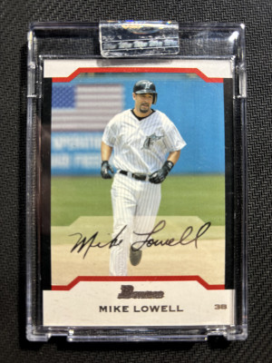 2004 Bowman Mike Lowell White Uncirculated Encased 219/245 front
