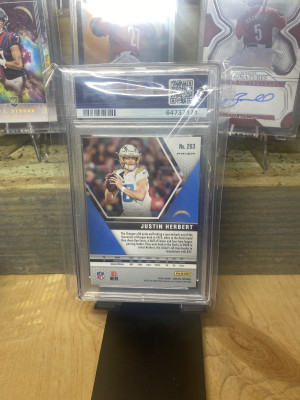 2020 Mosaic NFL debut Camo pink Justin Herbert RC PSA 10!! back