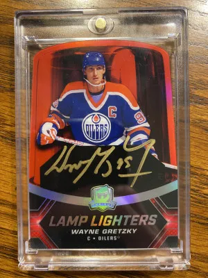 2020-21 UD The Cup Wayne Gretzky Lamp Lighters Gold Ink Auto Oilers front