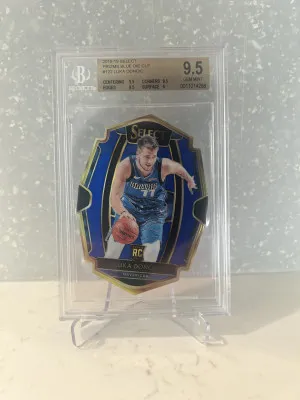 2018-19 Select Luka Doncic Prizms Blue Die Cut /299 front