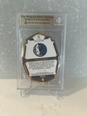 2018-19 Select Luka Doncic Prizms Blue Die Cut /299 back