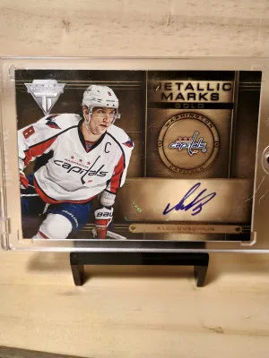 2013-14 Panini Titanium Alexander Ovechkin Metallic Marks Gold Autograph SSP-10 copes made front