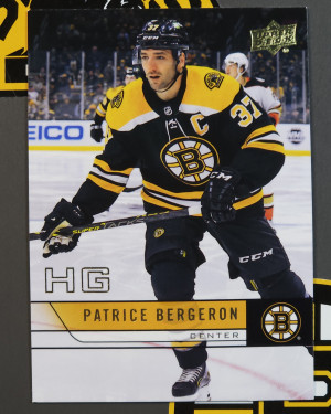 Patrice Bergeron 2021-22 UD Extended Retro High Gloss HG SP T-5 /100 front
