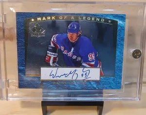 1997-98 SP Authentic Mark of a Legend /560 Wayne Gretzky #M6 Auto
325$ front