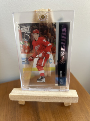 2021-22 Upper Deck Series 2 - Moritz Seider #469 Young Guns Clear Cut Rookie Card (RC) front