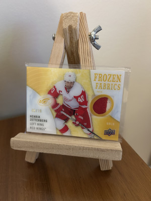 2014-15 Upper Deck Ice #FZF-HZ Henrik Zetterberg Frozen Fabrics Gold Patch (06/20) front