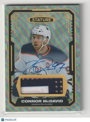 Upper Deck Stature Connor McDavid #30 Patch AUTO 5/5 front