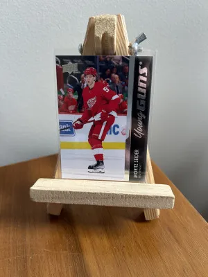 2021-2022 Upper Deck Series 2 Hockey Moritz Seider #469 Young Guns front
