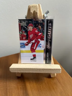 2021-2022 Upper Deck Series 2 Hockey Moritz Seider #469 Young Guns front