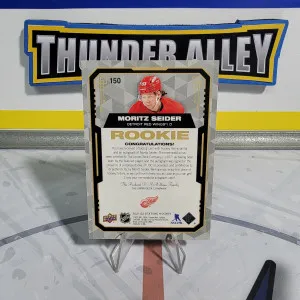 Moritz Sieder Stature Rookie Autograph Patch /15 back