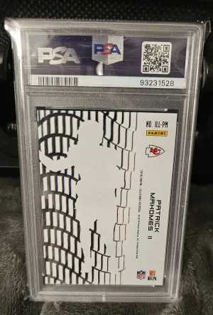 Patrick Mahomes 2018 Illusionists Gold /299 back