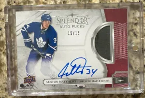 Auston Matthews Splendor Auto Pucks Bookend /15 front