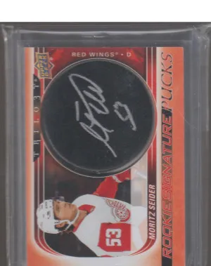 Moritz Seider 2022-23 Trilogy Rookie Signature Pucks Auto front