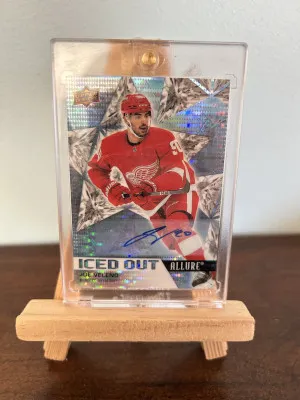 2021-22 Upper Deck Allure Joe Veleno #IO-17 Iced Out Blue Line Auto front