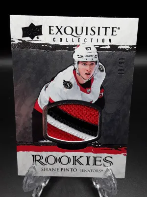 2021-22 UD Black Diamond Shane Pinto Exquisite Rookies 3 Color Patch /99 Sens front