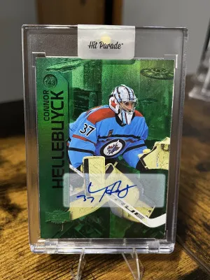 2023-24 UD Metal Universe Connor Hellebuyck PMG Green Auto /10 front