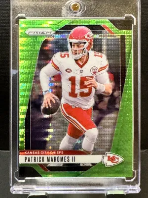2024 Panini Prizm Patrick Mahomes II #138 Green Pulsar Prizm front
