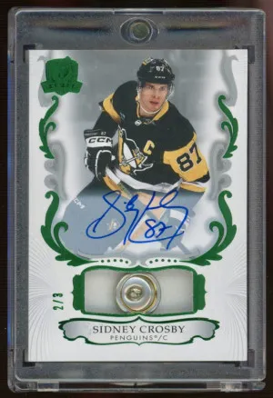 SIDNEY CROSBY 2023-24 UPPER DECK THE CUP - SSP SUPER SHORT PRINT /3 GREEN PARALLEL BUTTON AUTOGRAPH SERIAL 2/3 HOLY GRAIL PENGUINS ON CARD front