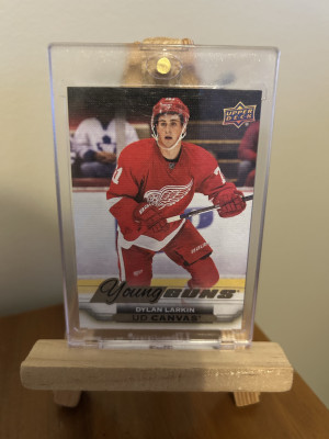 2015-16 Series 1 Dylan Larkin #C112 UD Canvas Young Guns front