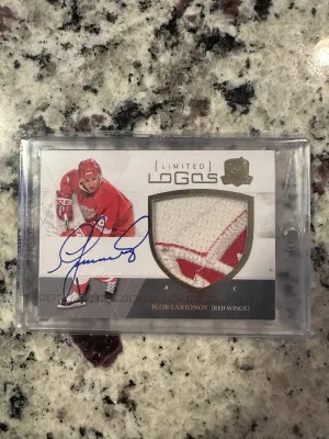 2010-11 UD The Cup Igor Larionov Limited Logos Patch Auto /25 front