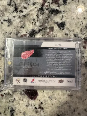 2010-11 UD The Cup Igor Larionov Limited Logos Patch Auto /25 back