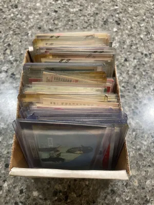 Lot Of 126 Mickey Mantle And Willie Mays Reprints 10 Refractors front