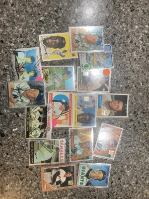 Lot Of 126 Mickey Mantle And Willie Mays Reprints 10 Refractors back