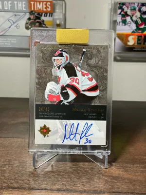 2006-07 Ultimate Collection Martin Brodeur Ultimate Achievements Auto 04/43 front