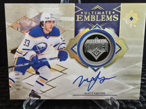 2023-24 Upper Deck Ultimate Collection - Ultimate Emblems Autographs Rookies Matthew Savoie #UE-SA Gold /99 front