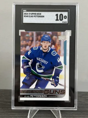 2018-19 UD Elias Pettersson Young Guns SGC 10 front