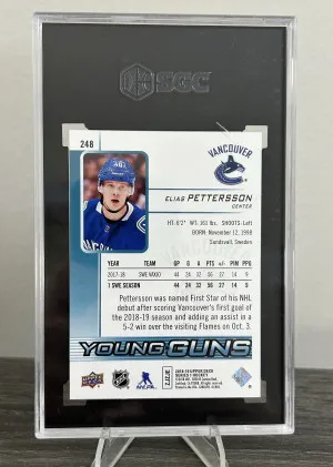 2018-19 UD Elias Pettersson Young Guns SGC 10 back