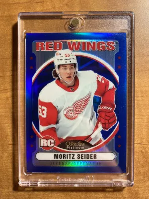 Moritz Seider 2021-22 O-Pee-Chee Platinum OPCP Blue Rainbow Retro Rookie /199 Red Wings front