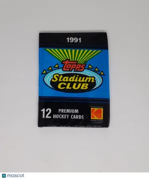 1991 Topps Stadium Club Premium Pack of Hockey Cards front
