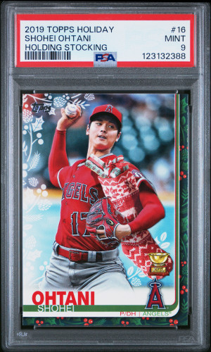 2019 Topps Holiday Shohei Ohtani Holding Stocking front