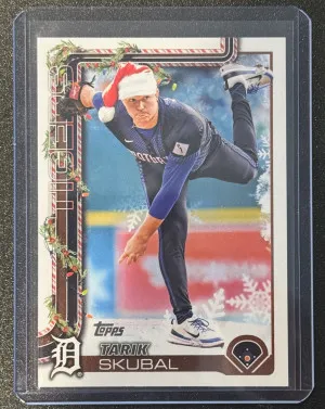 2025 Topps Holiday Tarik Skubal Santa Hat Variation #H74 SP front