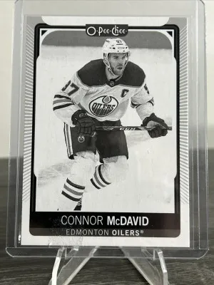 2021-22 OPC Connor McDavid Black/White Short Print front