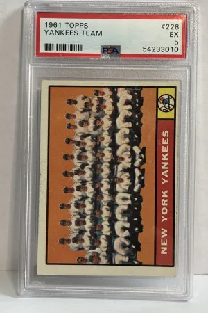 1961 Topps Yankees Team PSA 5 EX front