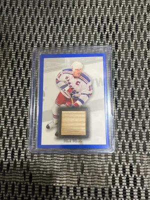 2004 Mark Messier Beehive Game Used Stick Patch front