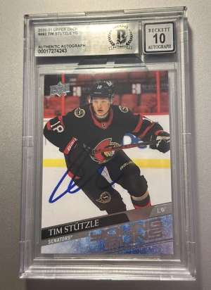Tim Stutzle 2020-21 Upper Deck Hockey Young Guns #482 Auto Beckett Authentic 10 front