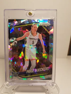 2025 Prizm Paige Bueckers cracked ice rated rookie front