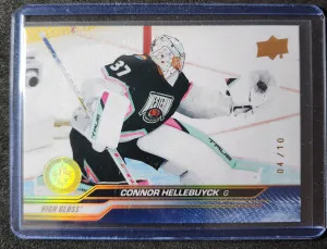 Connor Hellebuyck High Gloss /10 front