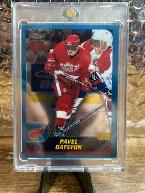 2001 Pavel Datsyuk Topps Chrome Rookie Card front