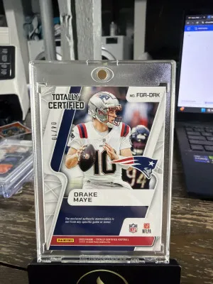 2024 Panini Totally Certified #FGR-DRK Drake Maye Fabric of the Game Gold #/10 back