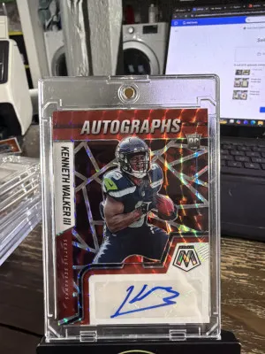 2022 Panini Mosaic #RAM-KW Kenneth Walker III Rookie Autographs Mosaic Red front