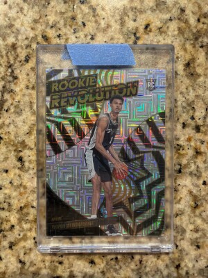 2023 Panini Revolution Victor Webanyama Rookie Levels Refractor front