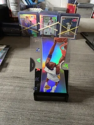 2006 Fleer EX Kobe Bryant front